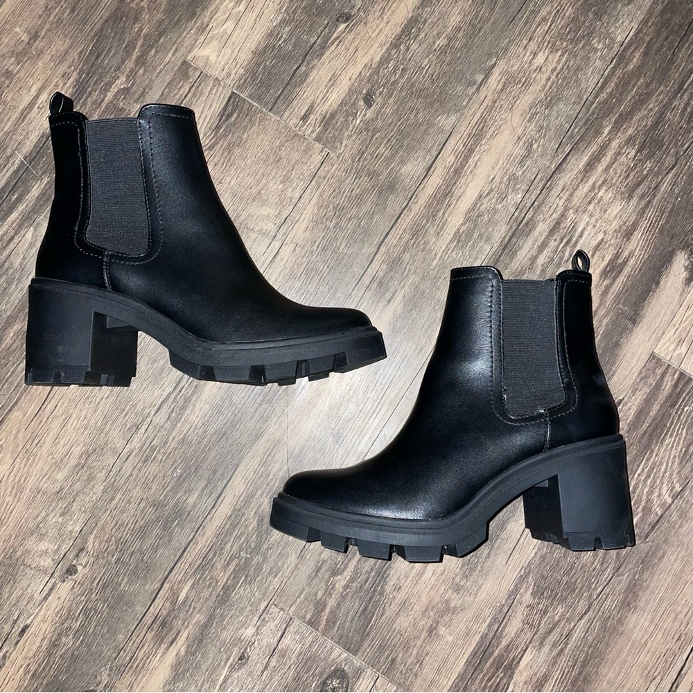Black Chunky Heel Chelsea Boots - Women's